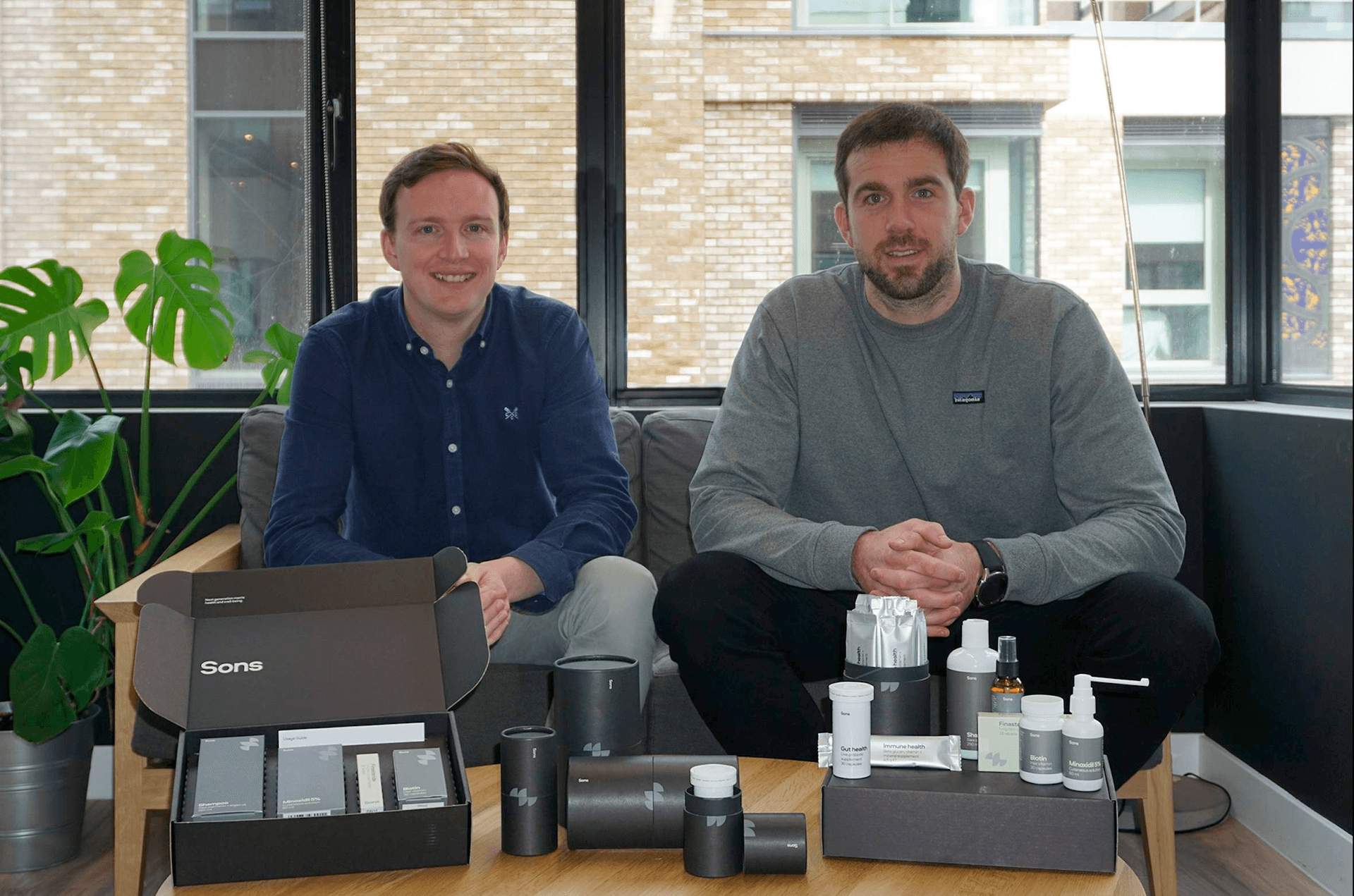 Will Kennedy y el Dr. Adrian Gilbane son los fundadores de Sons