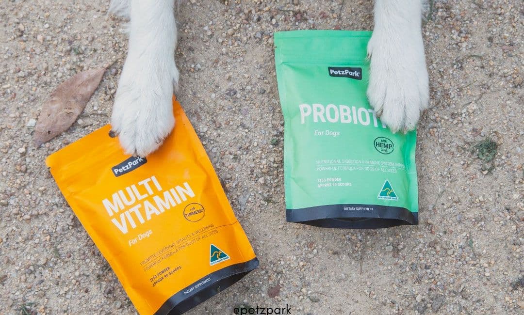 Patas de perro sobre un producto Petz Park